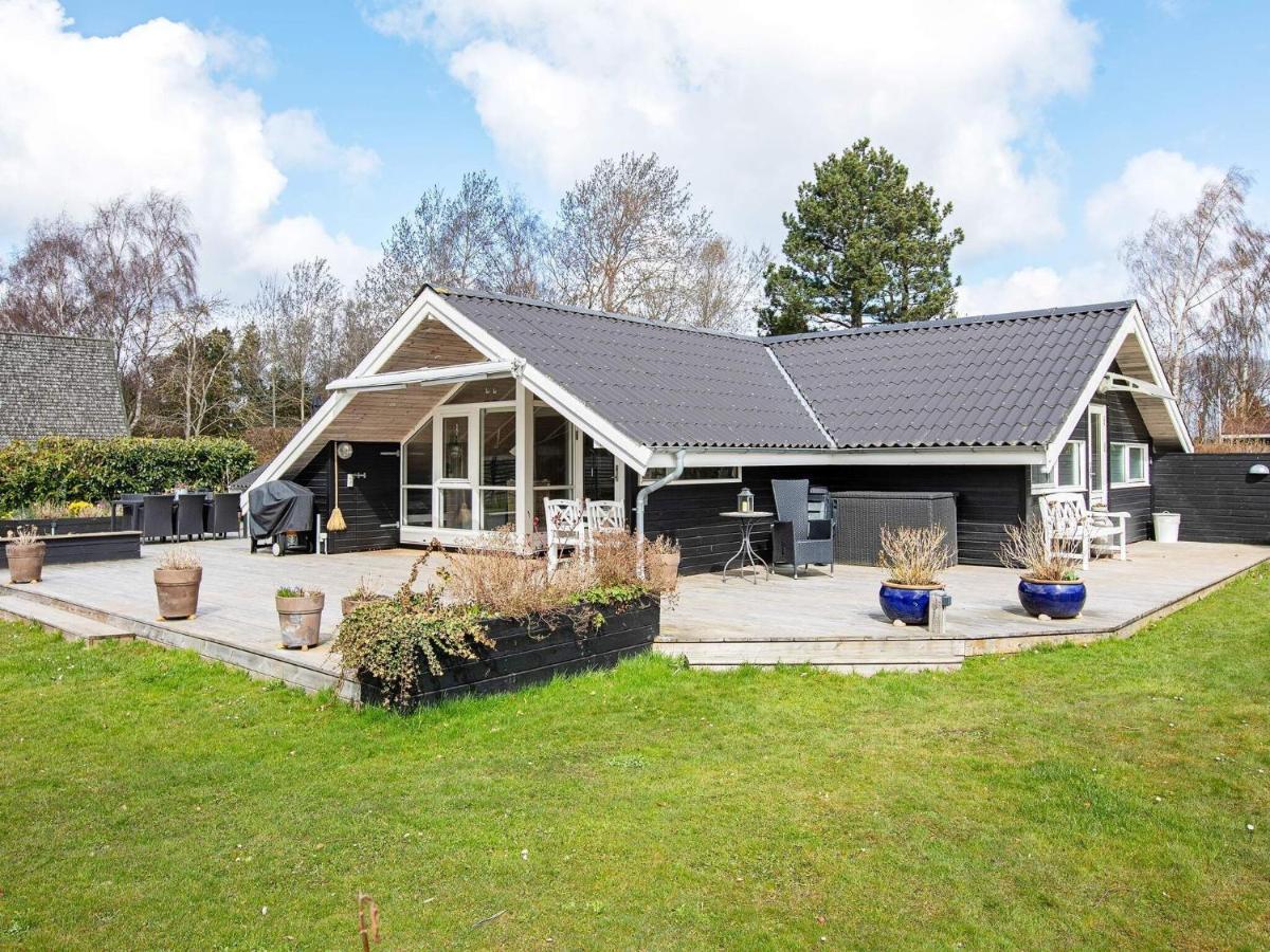 10 Person Holiday Home In Stege Exterior foto
